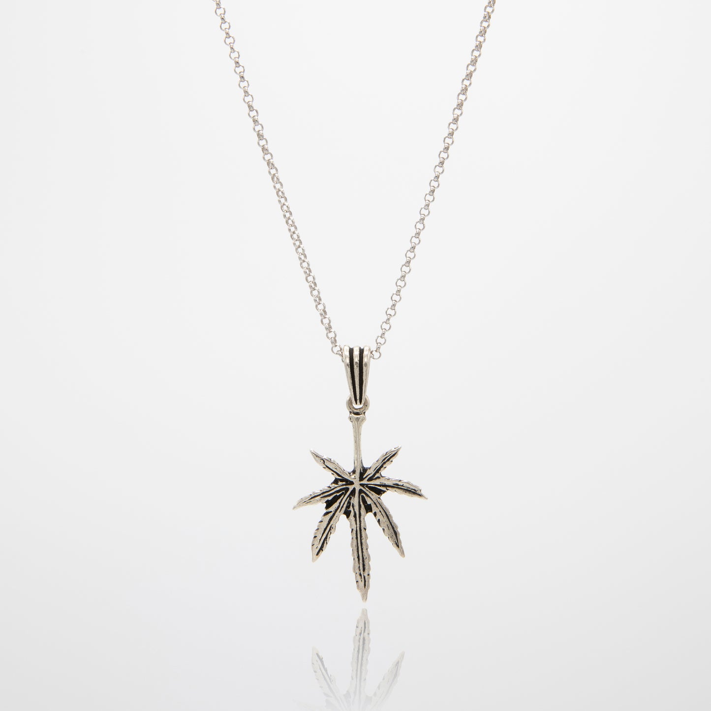 Palm Tree Pendant: 925 Sterling Silver with Rhodium-Plated Circle Rolo Link Chain