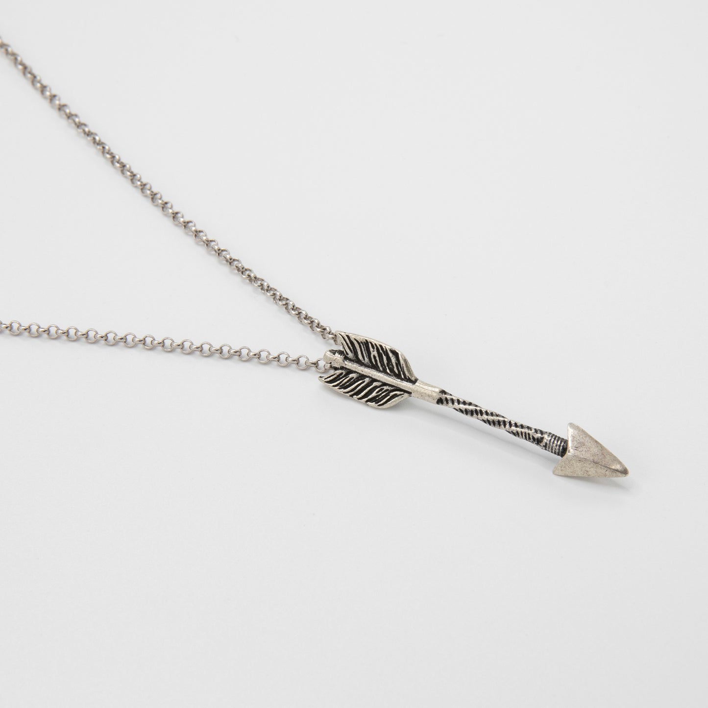 Arrow Pendant: 925 Sterling Silver with Rhodium-Plated Circle Rolo Link Chain