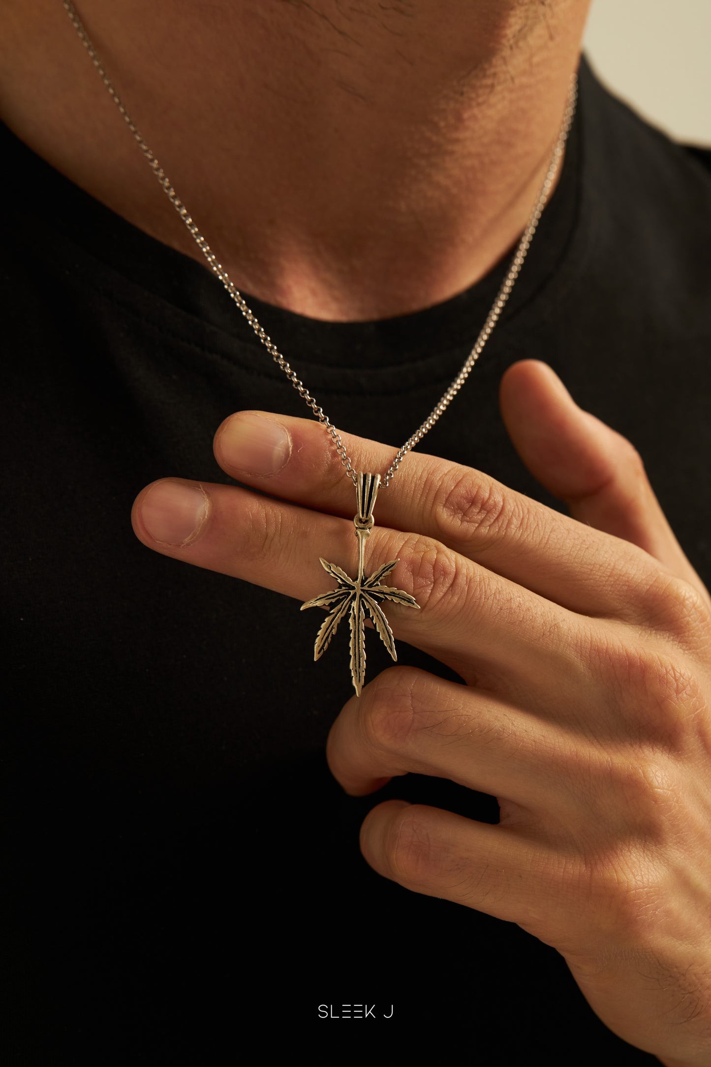 Palm Tree Pendant: 925 Sterling Silver with Rhodium-Plated Circle Rolo Link Chain