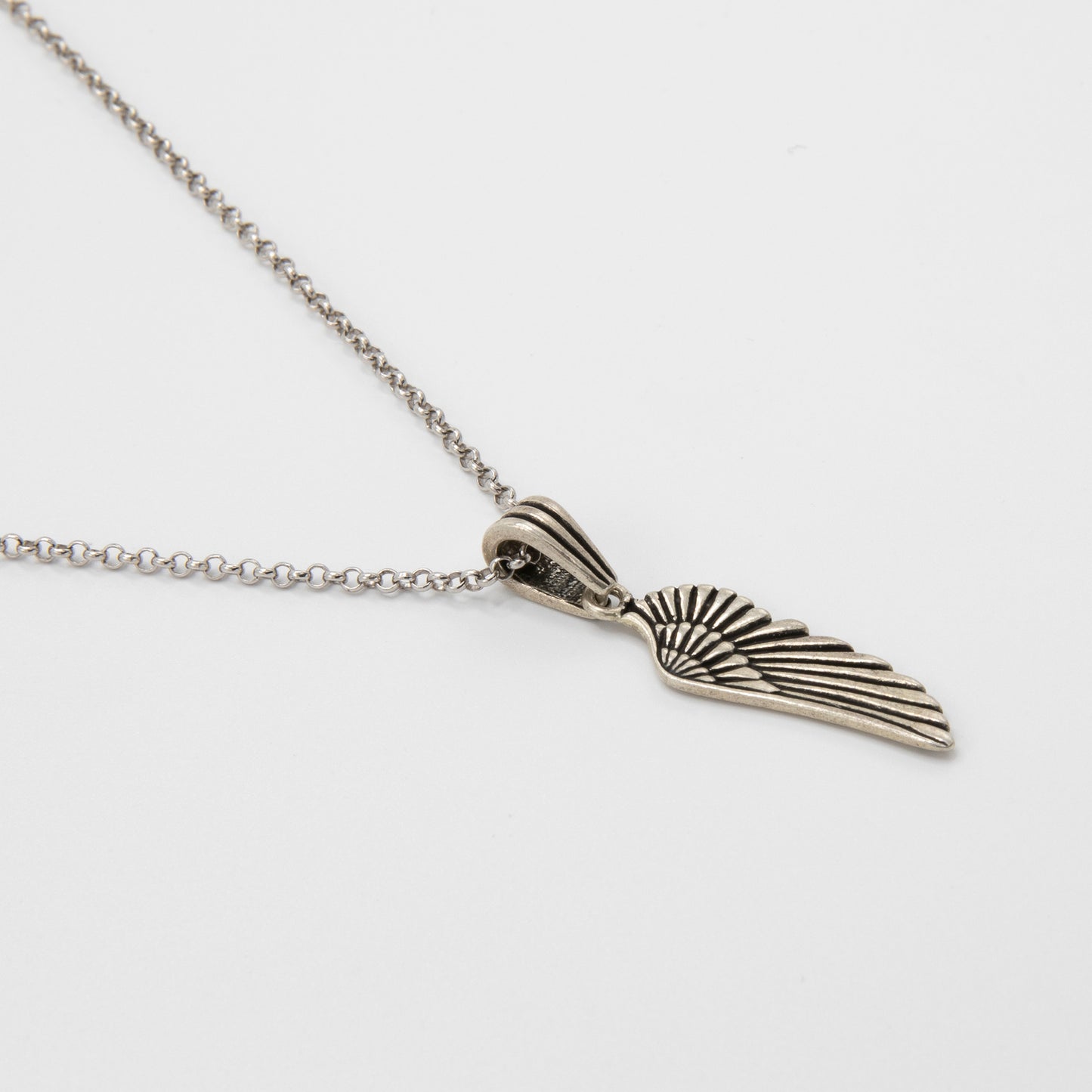 Wing Pendant: 925 Sterling Silver with Rhodium-Plated Circle Rolo Link Chain